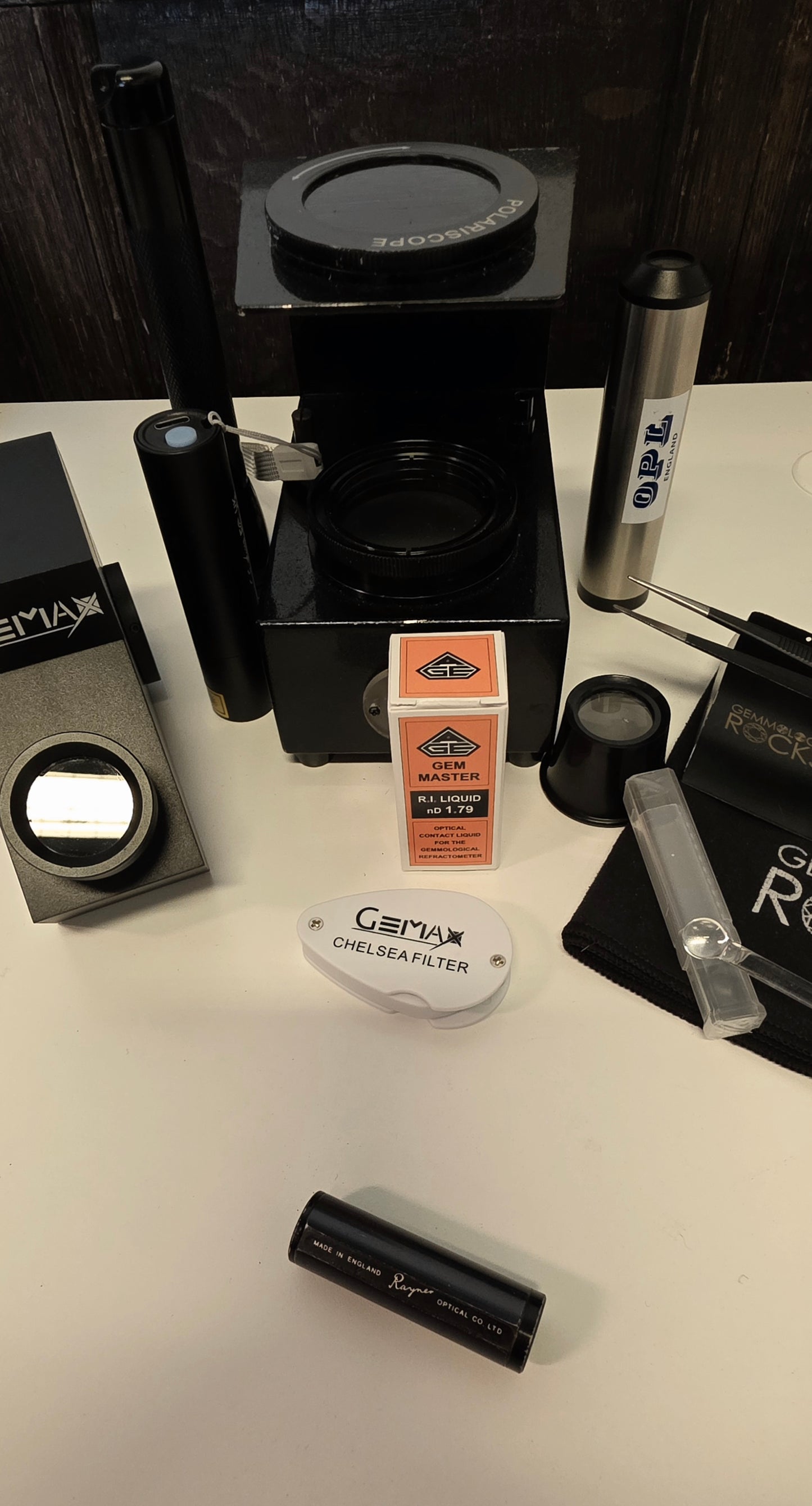 Dichroscope